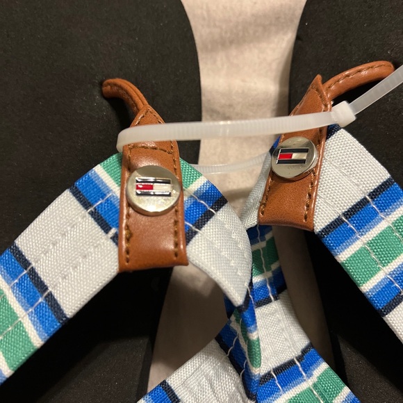 NWOB Tommy Hilfiger Cazlea Plaid Women's Flip Flops - Blue/Green Size 10. - Picture 2 of 7